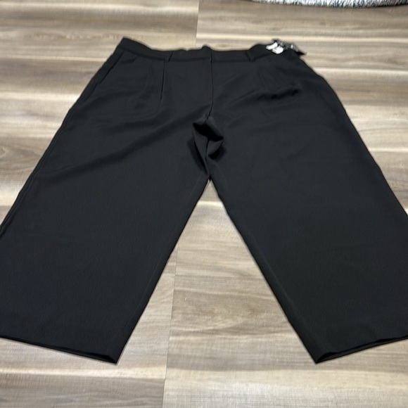 🏁 Lily Morgan black cropped pants size 1X NWT - Picture 2 of 10